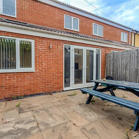 Spacious Modern With Garden *