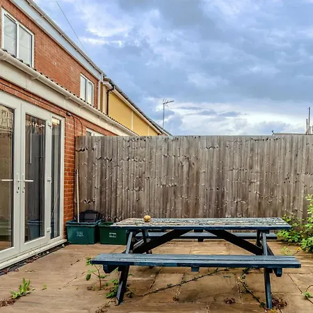 Spacious Modern With Garden Ferienhaus Bristol