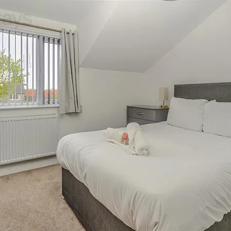 Ferienhaus Spacious Modern With Garden Bristol